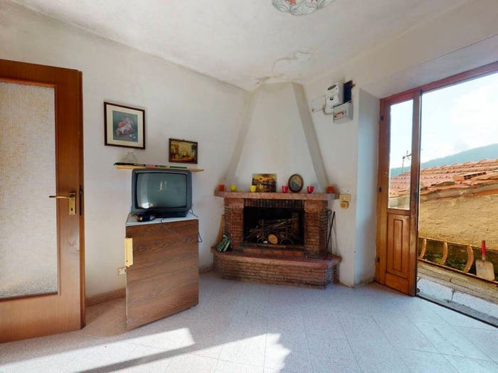 Casa bilocale in vendita in Via Grotte, Fabbriche di Vergemoli