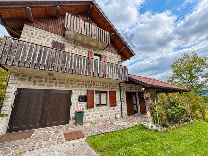 Casa con 6 locali in vendita in Ravascletto