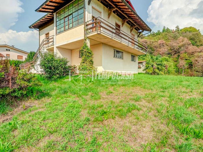 Casa trilocale in vendita in Via Giuseppe Garibaldi, Centro, Montegrino Valtravaglia