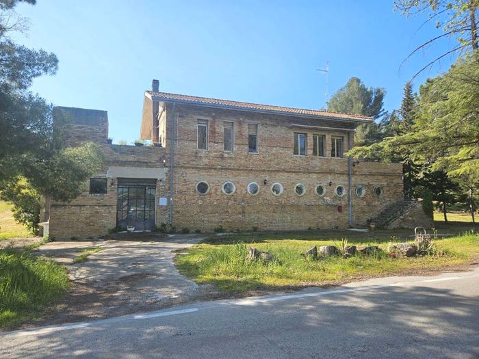 Casa con 6 locali in vendita in Contrada Varano, Catignano