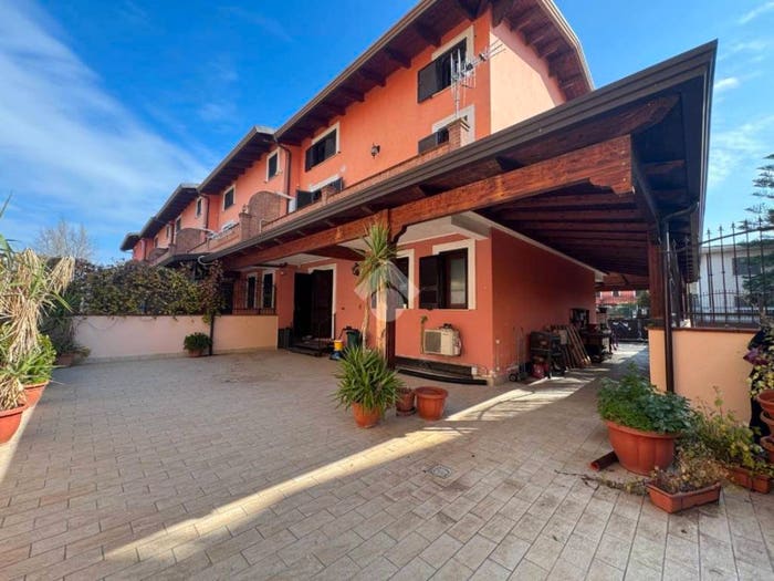 Casa con 6 locali in vendita in Strada S Michele, Aversa