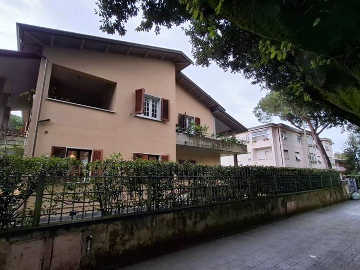 Appartamento con 6 locali in vendita in Viale Roma, Centro, Massa