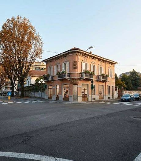 Casa con 6 locali in vendita in Via Michelangelo Buonarroti, Madonna in Campagna, Gallarate