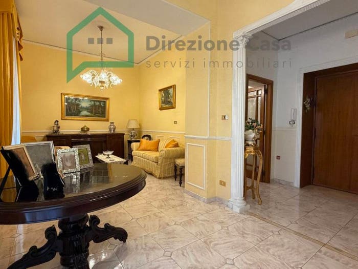 Appartamento con 5 locali in vendita in Via Venezia, Vasto, Napoli