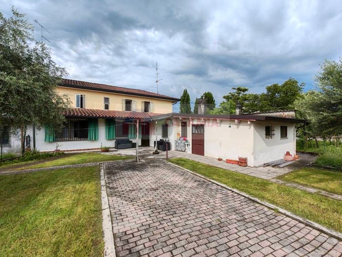 Casa con 6 locali in vendita in Via S Vincenzo, Centro, Oderzo