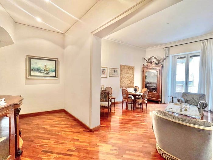 Appartamento con 6 locali in vendita in Via Dottor Consoli, Villa Bellini Santa Maria di Gesù, Catania