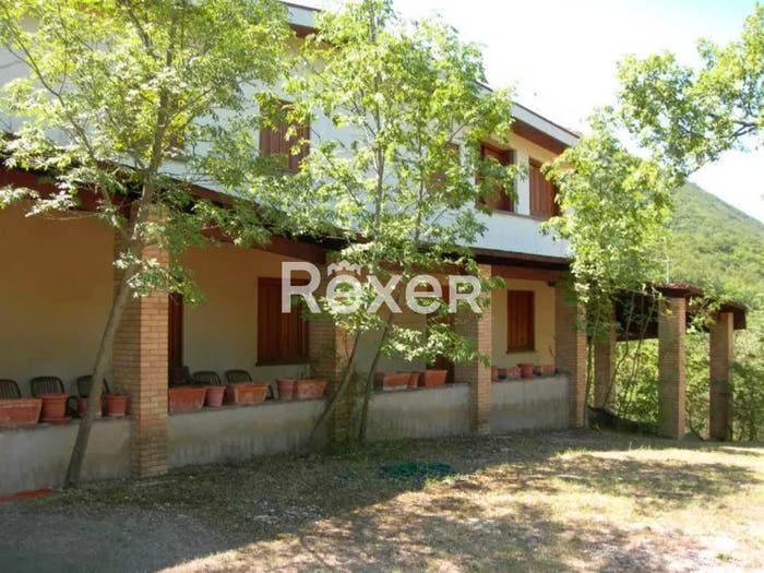 Casa con 6 locali in vendita in Viale XIII Luglio, Centro, Fabriano