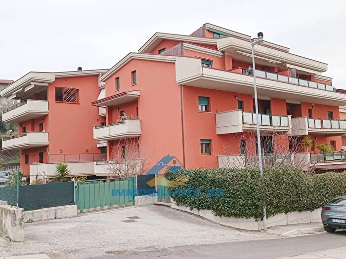 Appartamento con 5 locali in vendita in Via Palma Mezzopreti, Teramo