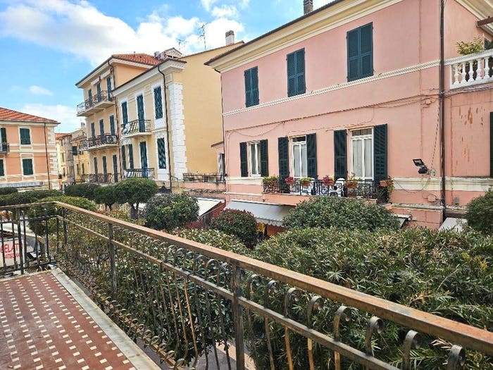 Appartamento con 6 locali in vendita in Via Genova, Centro, Diano Marina