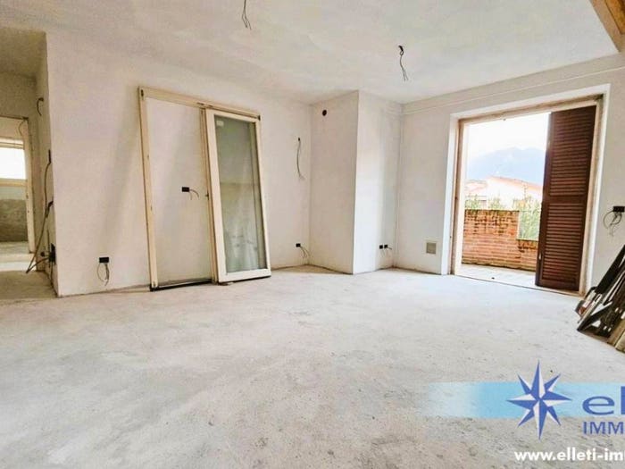 Appartamento quadrilocale in vendita in Marina di Massa Centro, Massa