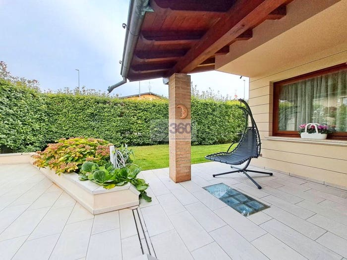 Casa quadrilocale in vendita in Via San Carlo Borromeo, Erbusco