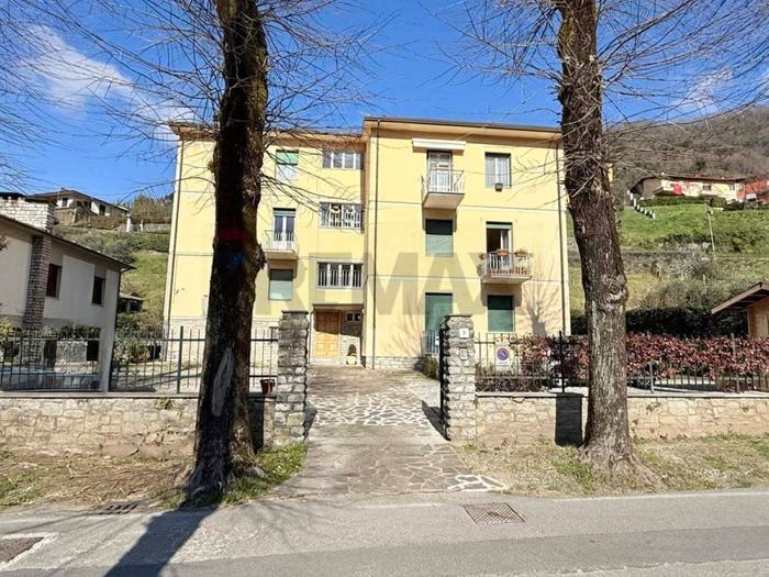 Appartamento con 6 locali in vendita in Centro, Bagni di Lucca