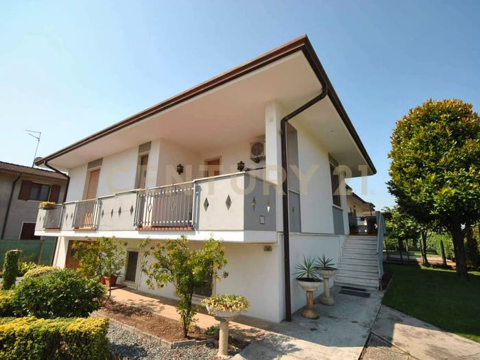 Casa con 6 locali in vendita in Via Vincenzo Bellini, Vallese, Oppeano
