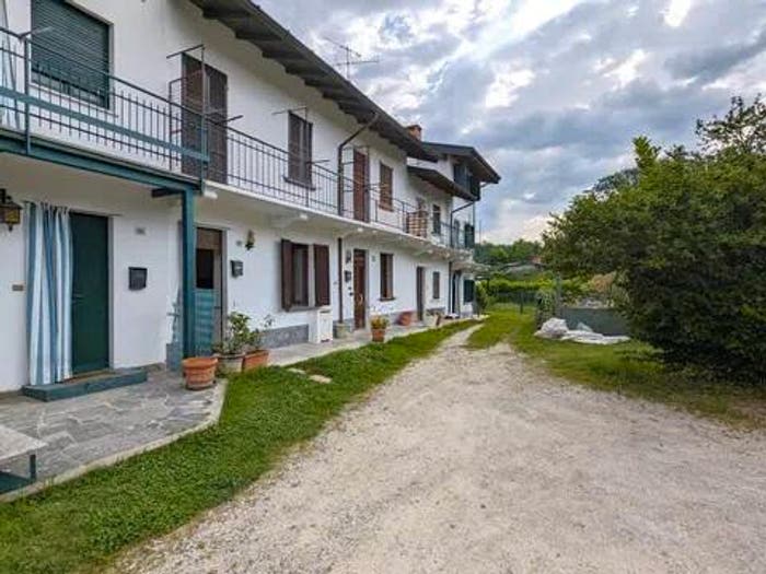 Casa trilocale in vendita in Via Montenero, Centro, Monvalle