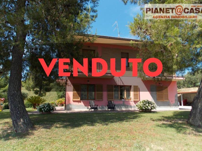 Casa con 6 locali in vendita in Via Lava, Offida