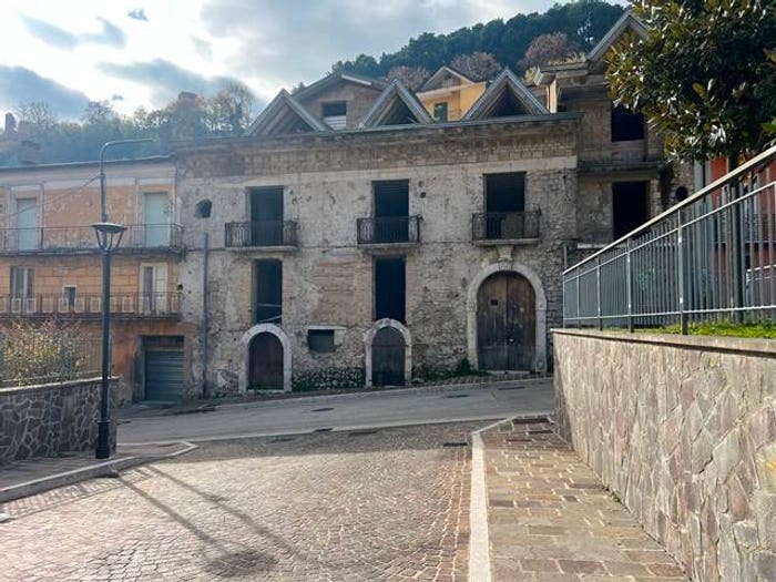 Appartamento con 6 locali in vendita in Via Garibaldi, Centro, Monteforte Irpino