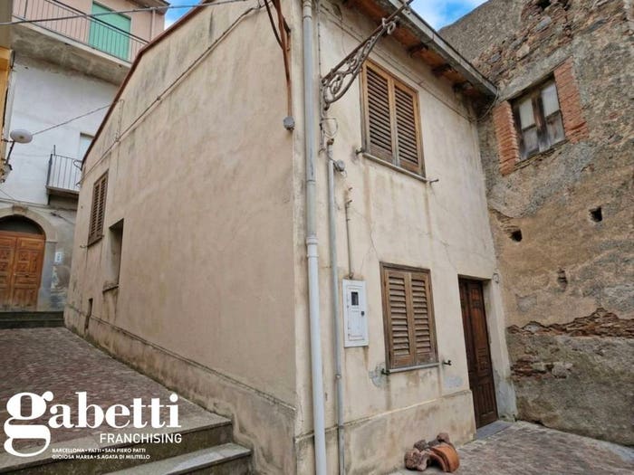 Casa trilocale in vendita in Via Bonfiglio, Centro, Montagnareale
