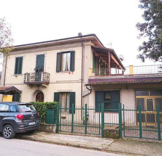 Casa con 6 locali in vendita in Via Della Stazione, Centro, Bagnone
