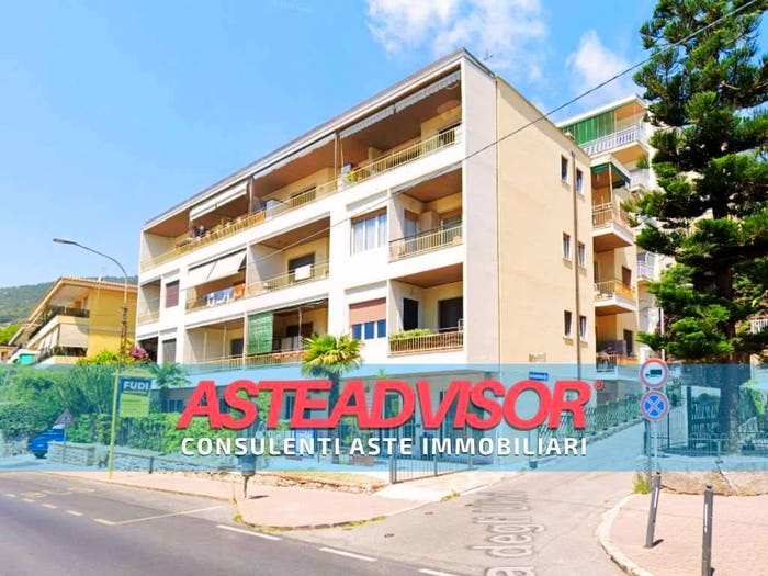 Appartamento trilocale in vendita in Corso Regina Margherita, Ospedaletti