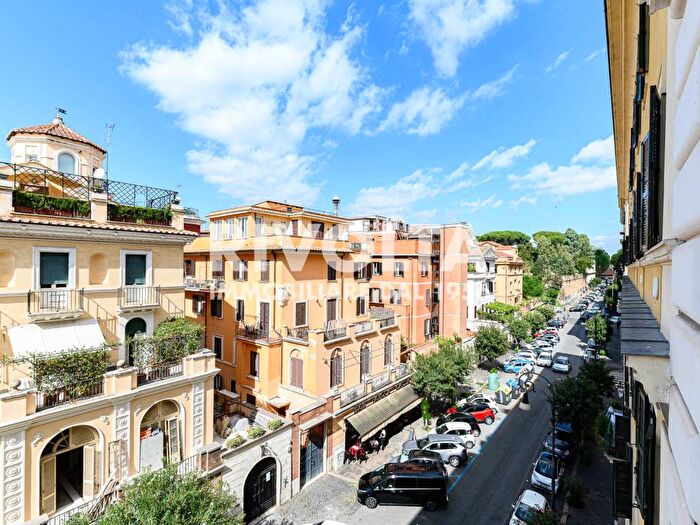 Appartamento quadrilocale in vendita in Via Mecenate, Colle Oppio, Roma