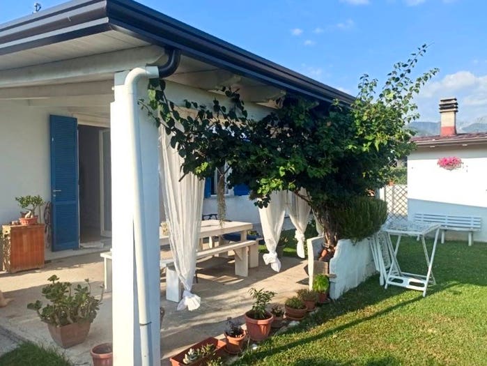 Casa quadrilocale in vendita in Via Aurelia Ovest, Castagnola, Massa