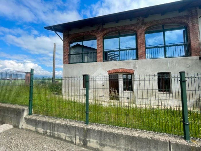 Casa quadrilocale in vendita in Via Gerbidi, Babano, Cavour