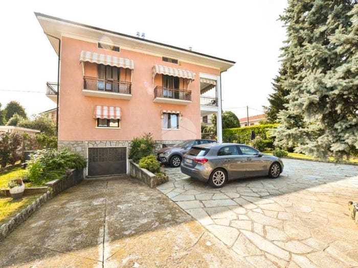 Appartamento trilocale in vendita in Via Pinerolo, Centro, Giaveno
