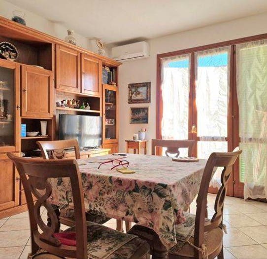 Appartamento trilocale in vendita in Marina di Massa Centro, Massa