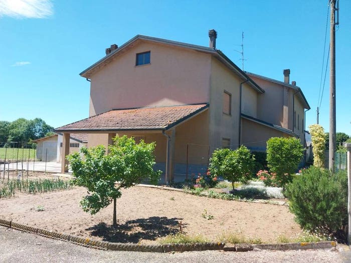 Casa con 6 locali in vendita in Via Giovanni Amendola, Mede