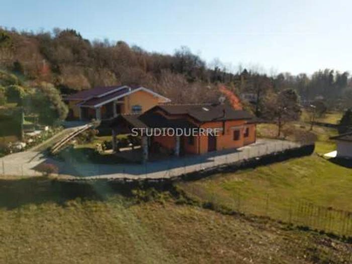 Casa con 5 locali in vendita in Via Roncaccio, CocquioTrevisago