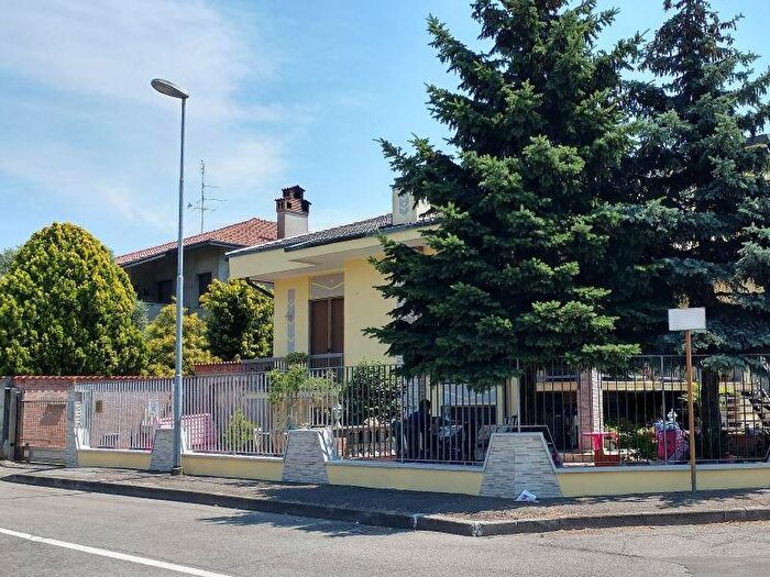 Casa con 6 locali in vendita in Via Piero Gobetti, Centro, Parabiago