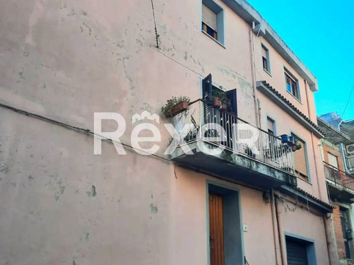 Casa con 6 locali in vendita in Via Giuseppe Parini, Centro, Ilbono