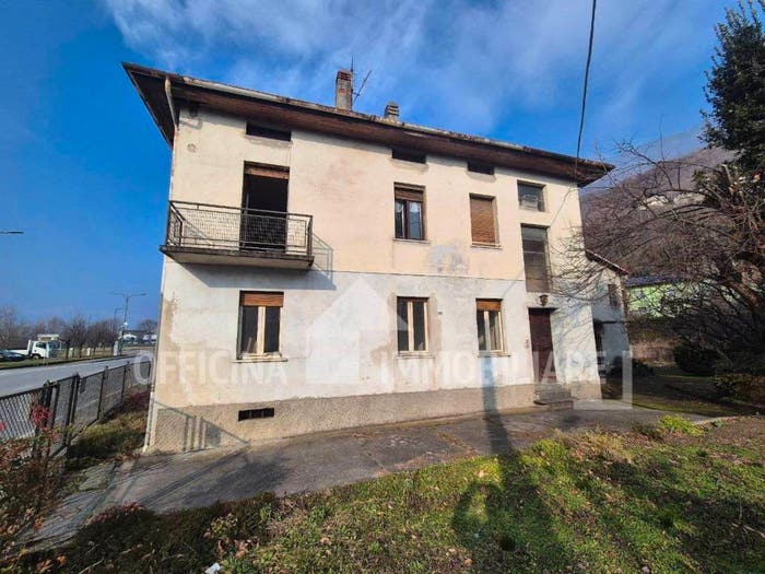 Casa con 6 locali in vendita in Via Valeriana, Centro, Mantello