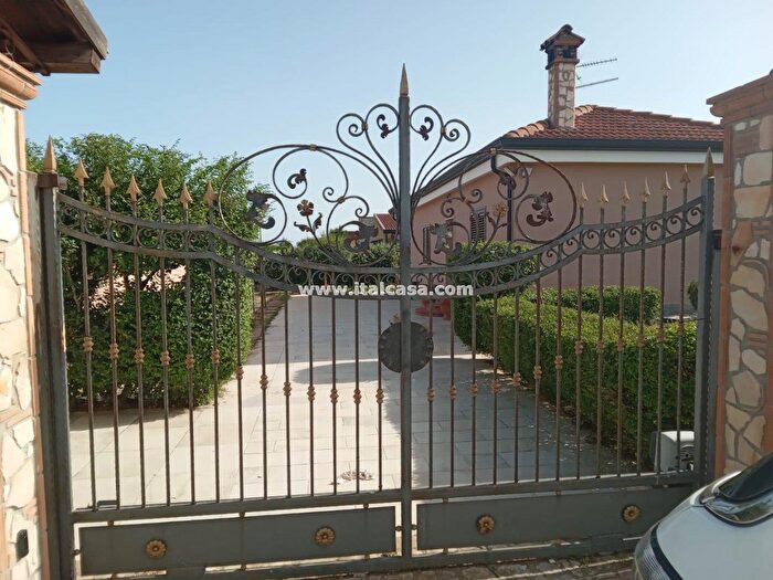 Casa trilocale in vendita in Via delle Margherite Crotone, Crotone
