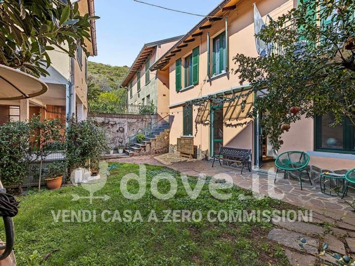 Casa quadrilocale in vendita in Via Ca' Martino, Cuasso Al Piano, Cuasso al Monte