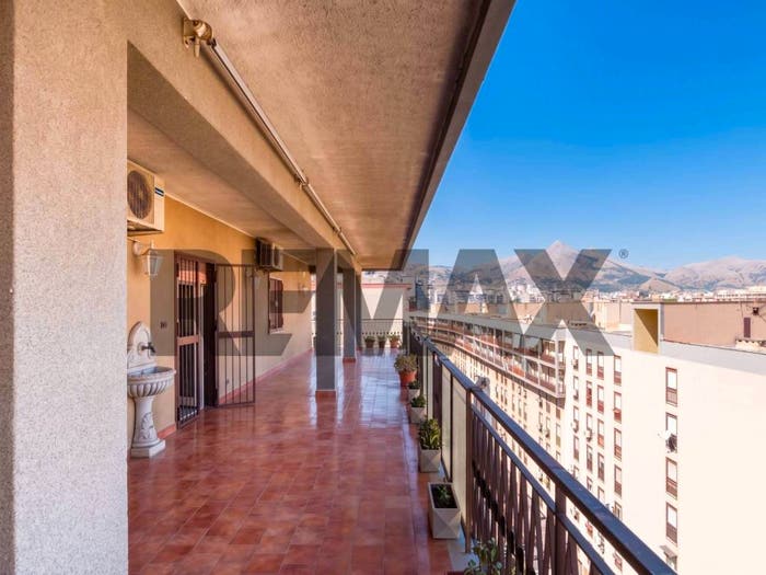 Appartamento con 5 locali in vendita in Via Eduardo Carapelle, Università, Palermo