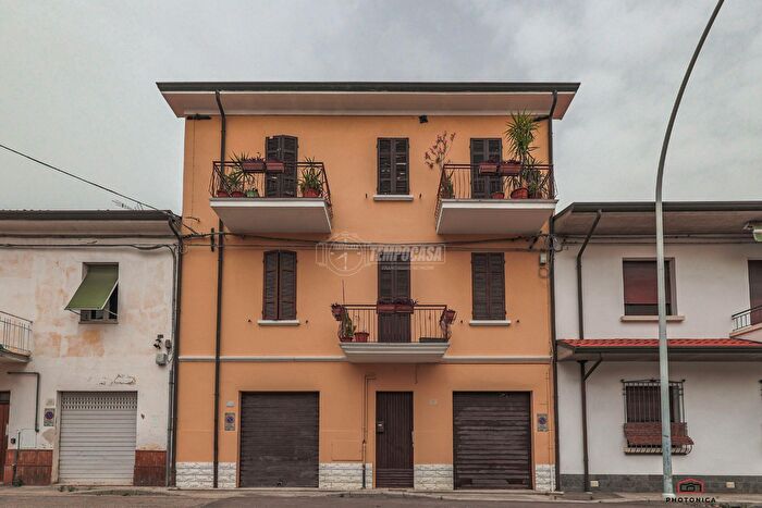 Casa con 10 locali in vendita in Forli'