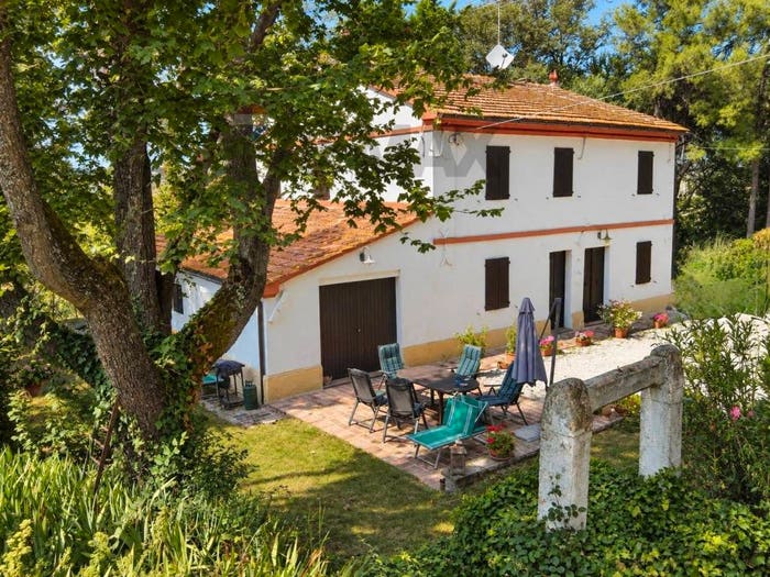 Casa con 6 locali in vendita in Morro d'Alba