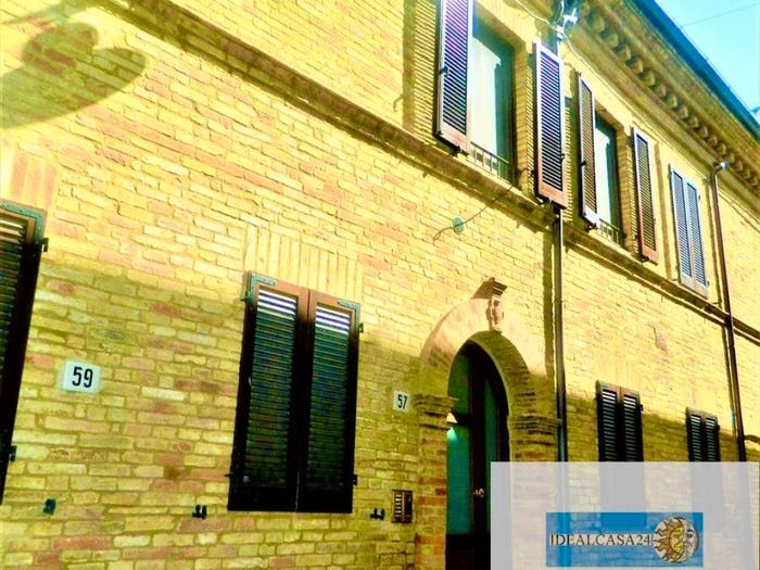Appartamento trilocale in vendita in Loro Piceno Via Regina Margherita n, Centro, Loro Piceno