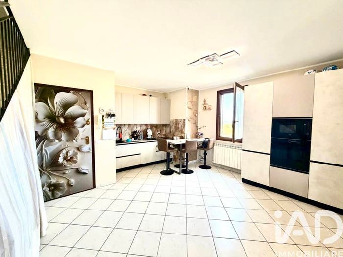 Appartamento trilocale in vendita in Via Borgofuro, Carrobbio Zeni, Mirandola