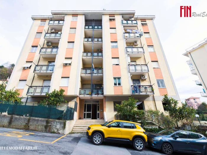 Appartamento trilocale in vendita in via Sant'Alberto, Sestri Ponente, Genova
