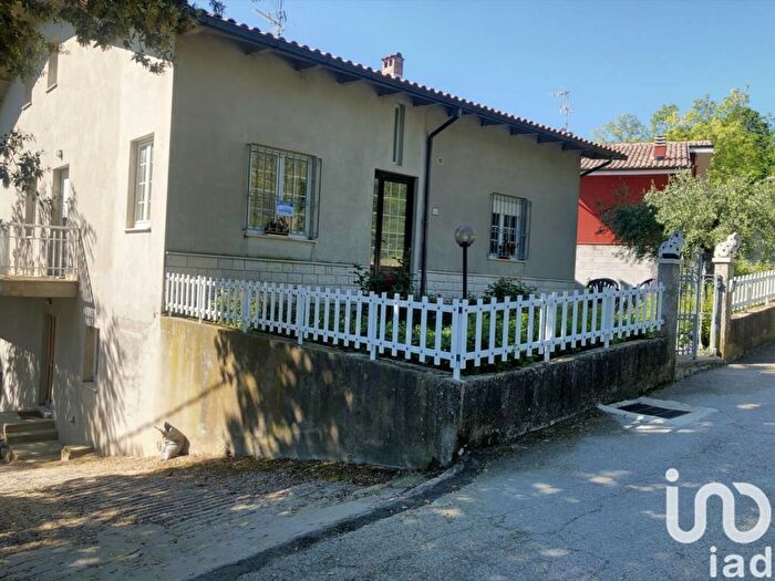 Casa con 6 locali in vendita in Via Mombaroccese, Colli al Metauro