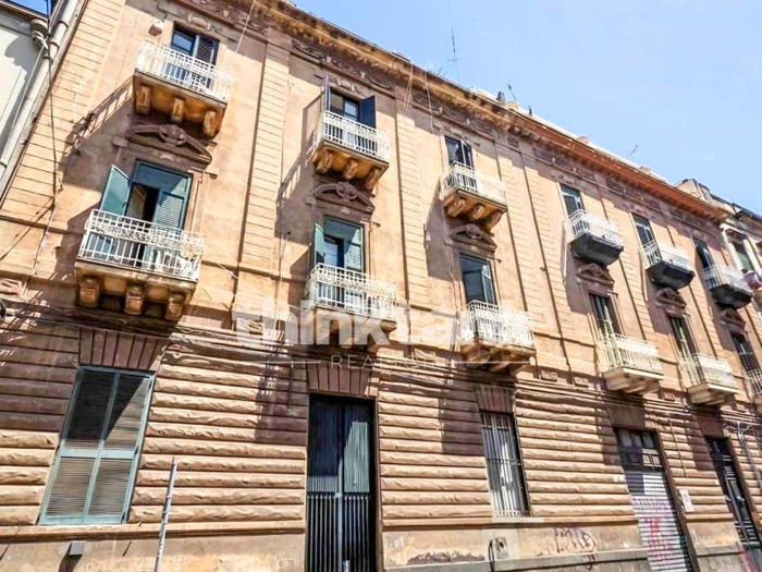 Appartamento con 6 locali in vendita in Via Nicola Fabrizi, Borgo, Catania