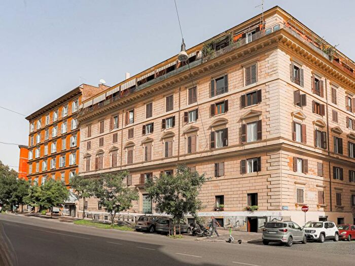 Appartamento trilocale in vendita in Via Goffredo Mameli, Trastevere, Roma