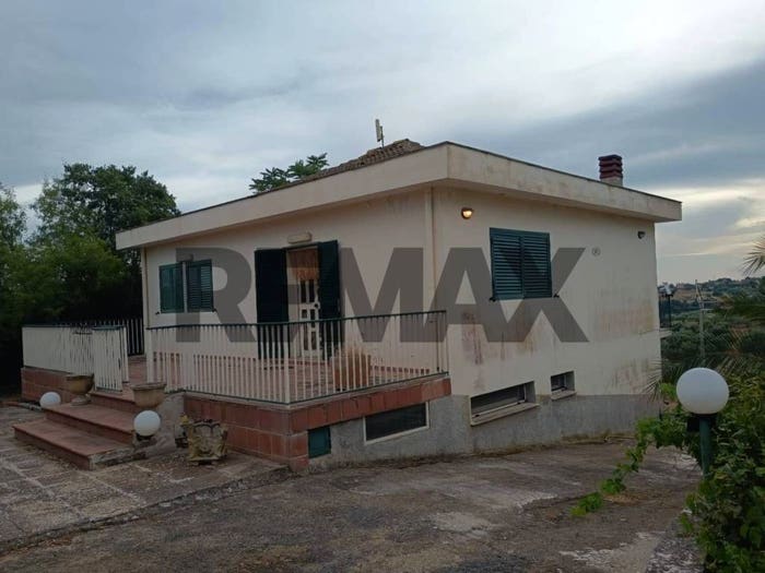 Casa con 6 locali in vendita in Via Collegiata, Centro, Caltagirone