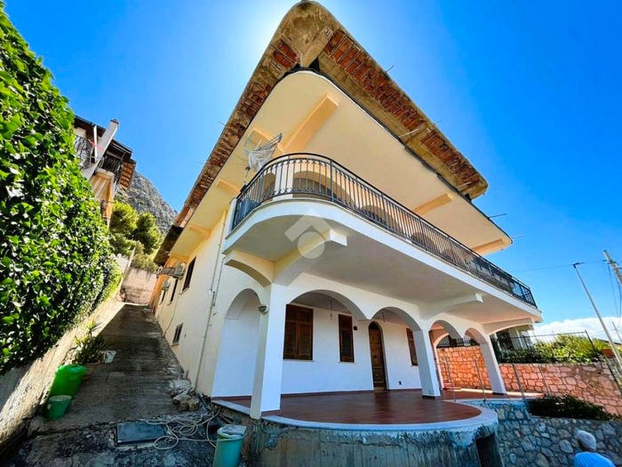 Appartamento con 6 locali in vendita in Via Sant'Isìdoro Monte, Aspra, Bagheria