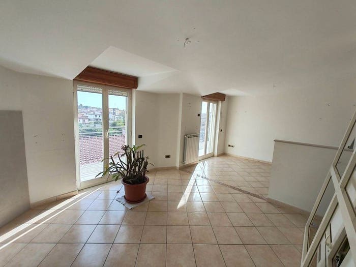 Casa trilocale in affitto in Via Tommaso Carfora, Centro, Acerra