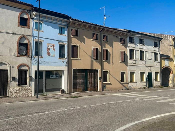 Casa con 6 locali in vendita in Via Guglielmo Marconi, Centro, Belfiore