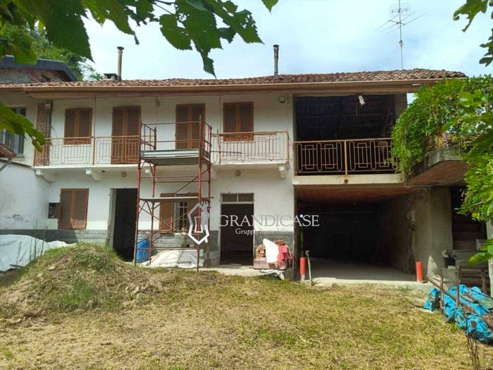 Casa con 6 locali in vendita in Strada Val Berzano, Casalborgone