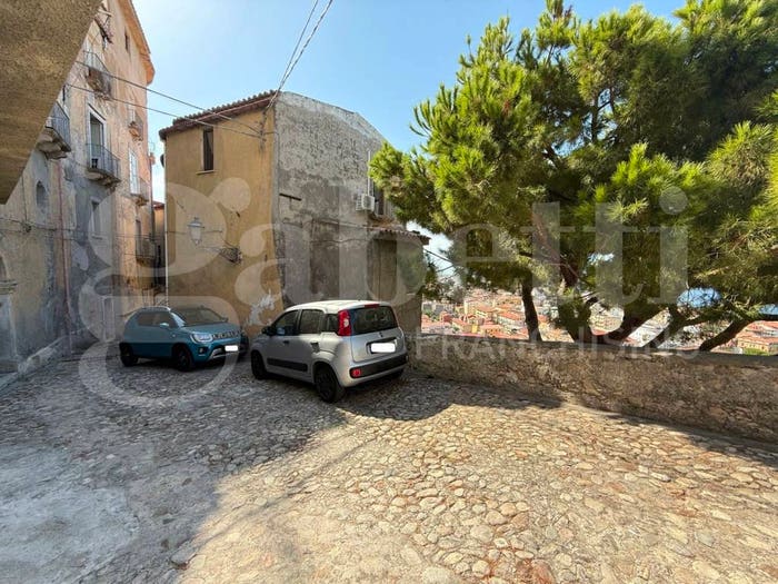 Casa con 6 locali in vendita in VIA DUOMO, Centro, Amantea